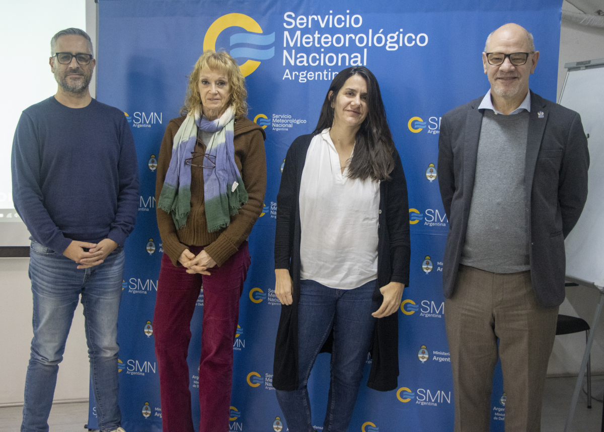 De izquierda a derecha: Luciano Vidal (SMN), Laura Frulla (CONAE), Josefina Pérès (CONAE) y Daniel Vila (WMO).